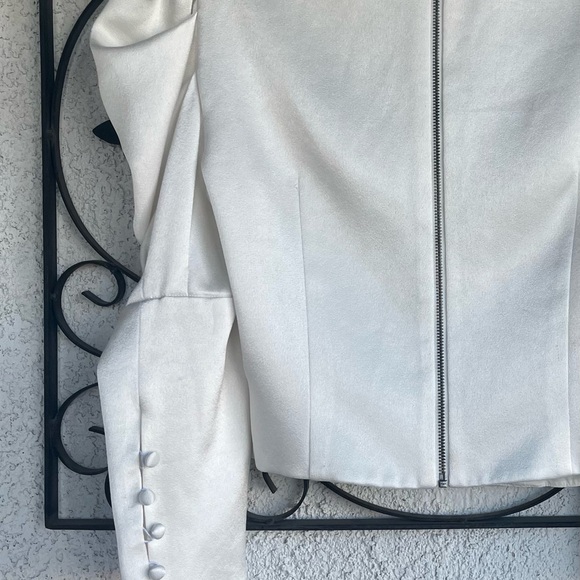 Alice + Olivia Cream/White Satin Puff Sleeve Blouse size 6 - Picture 4 of 9